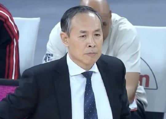 许利民：如此困难的情况下大家坚持到了最后，取胜全靠精神力